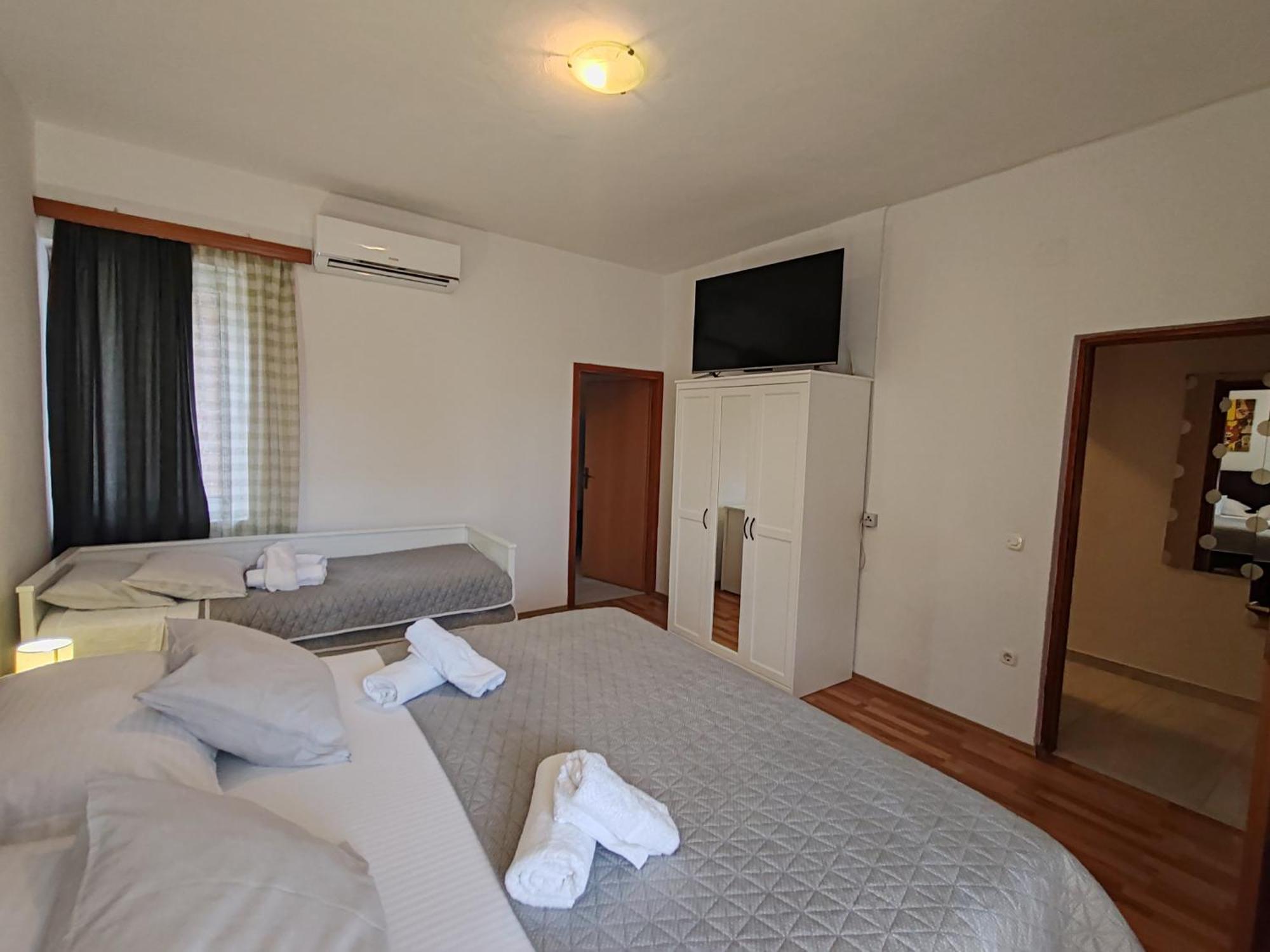 Apartments And Pansion M&R Turanj Zewnętrze zdjęcie