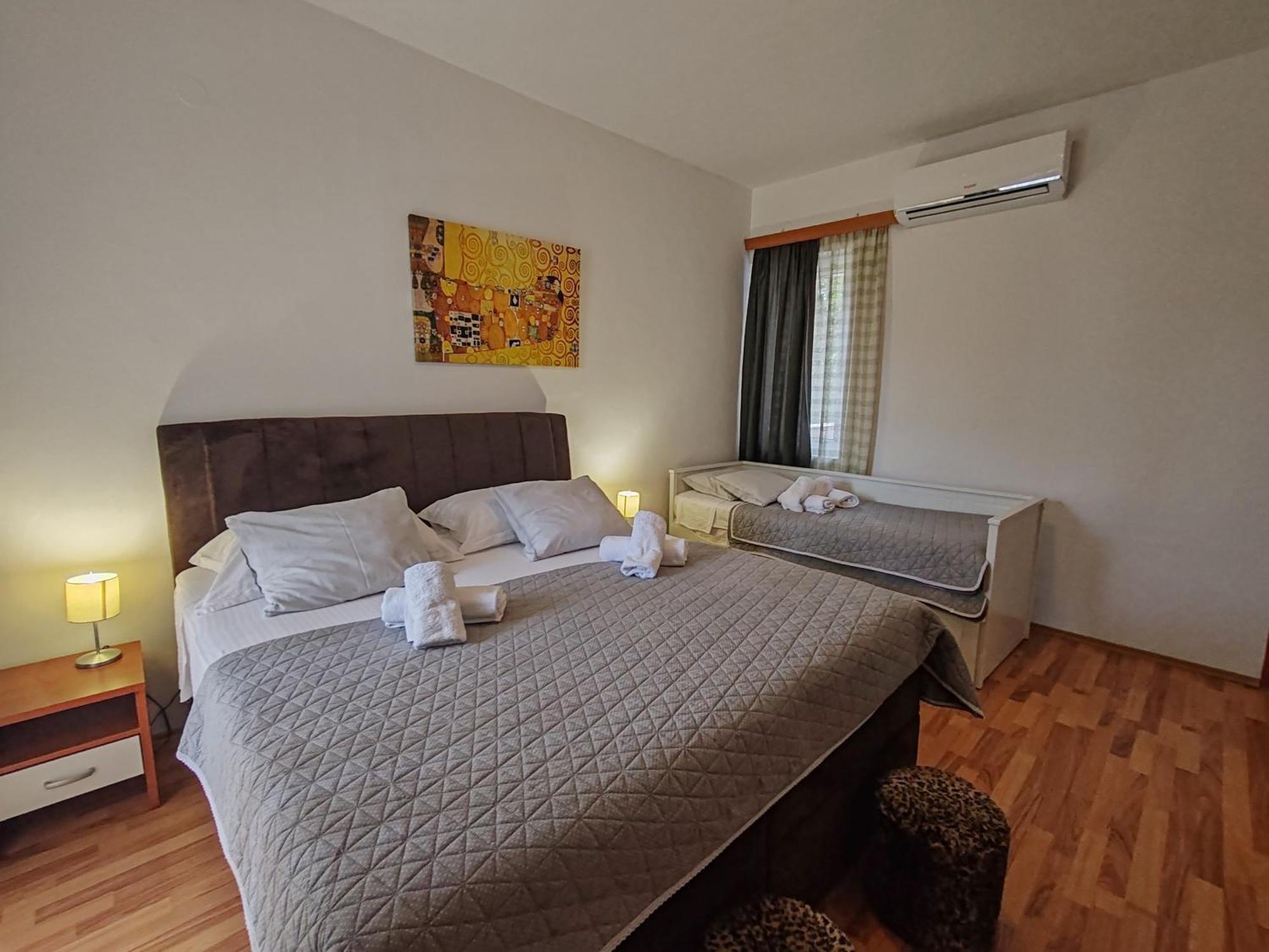 Apartments And Pansion M&R Turanj Zewnętrze zdjęcie